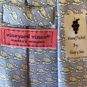 100% Silk Vineyard Vines Shep & Ian Blue Whales Beach Ocean Sea Marine Men's Tie